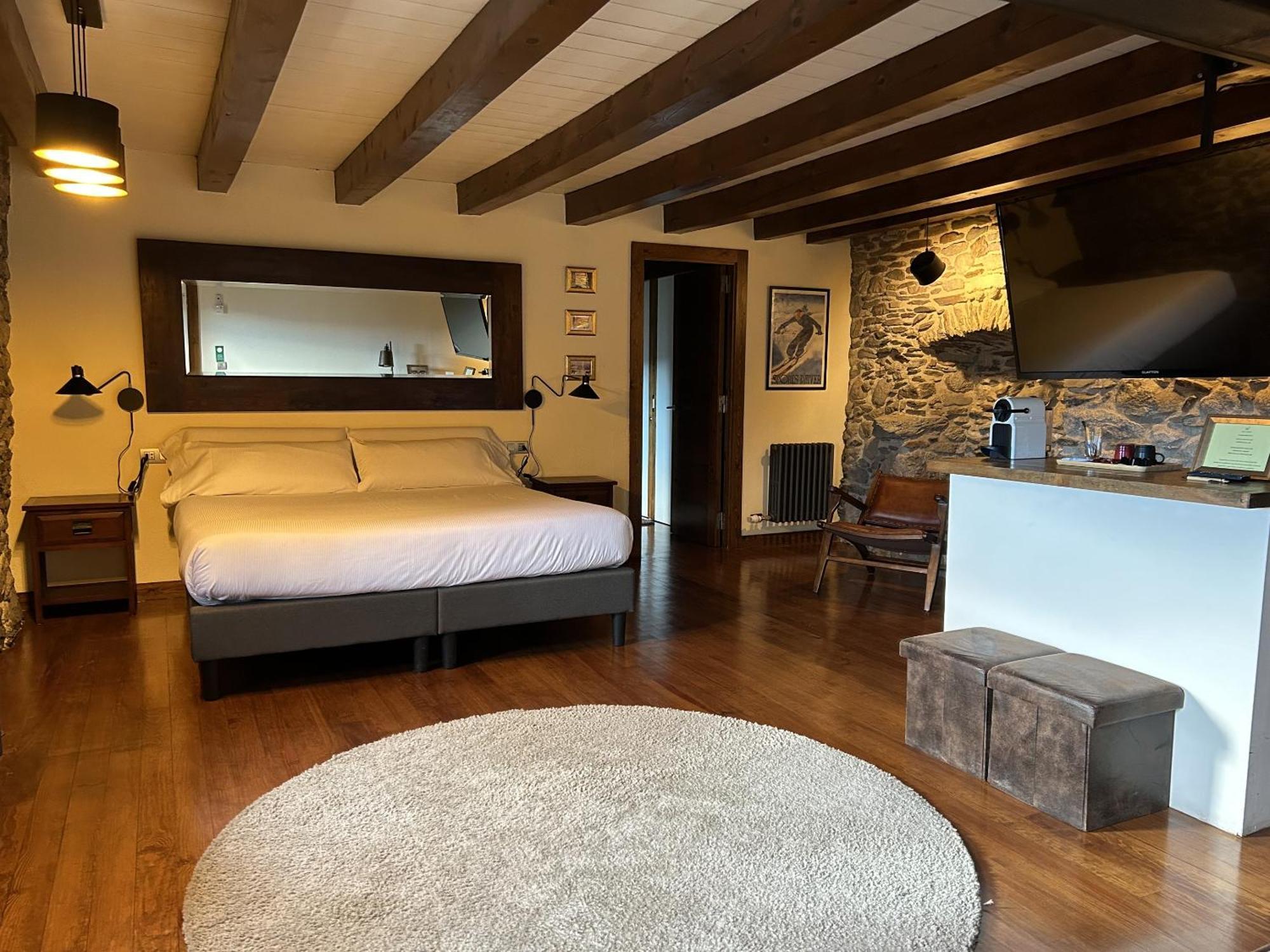 Mas Farner - Adults Only Bed & Breakfast Llivia Rom bilde