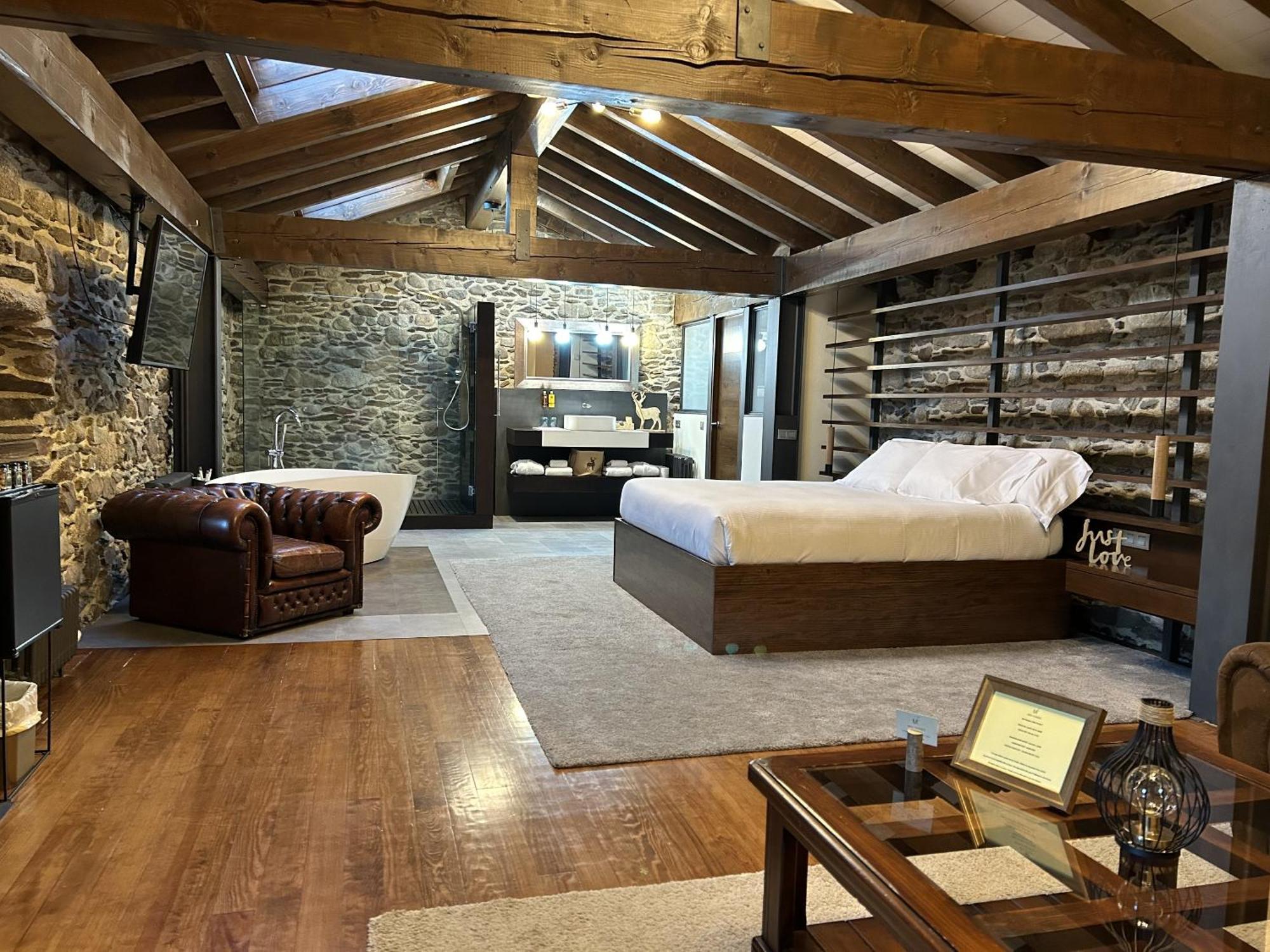 Mas Farner - Adults Only Bed & Breakfast Llivia Rom bilde