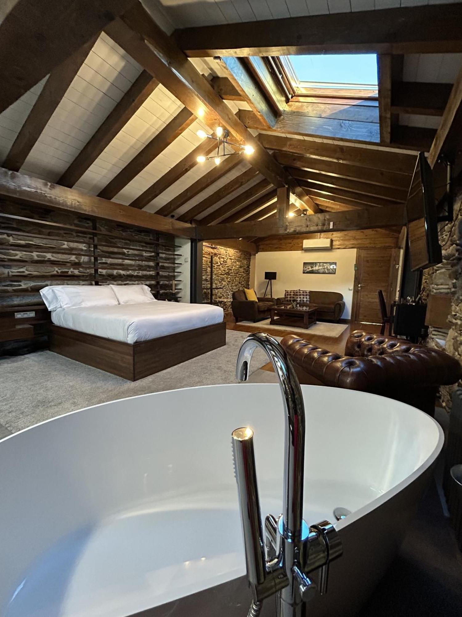 Mas Farner - Adults Only Bed & Breakfast Llivia Rom bilde